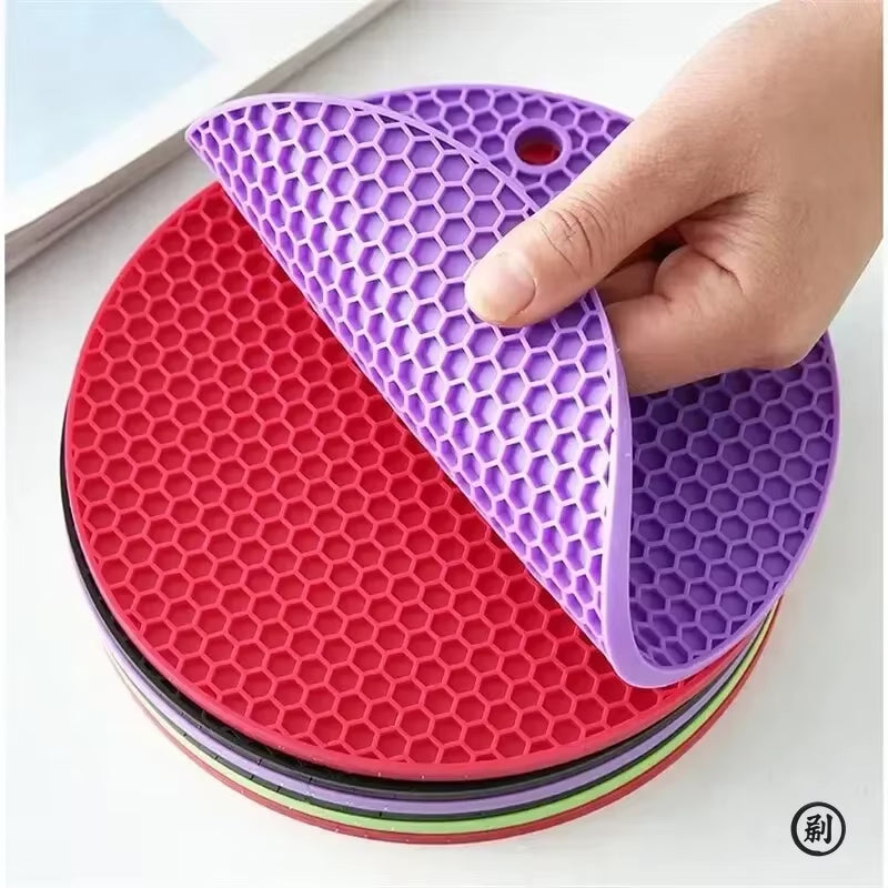 Premium Round Heat Resistant Silicone Coasters - 13.5cm Non-Slip Kitchen Mats & Pot Holders