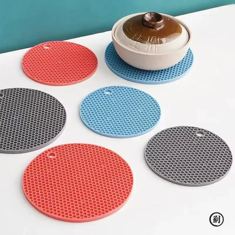 Premium Round Heat Resistant Silicone Coasters - 13.5cm Non-Slip Kitchen Mats & Pot Holders