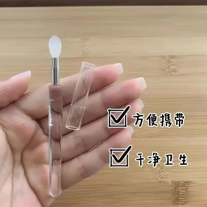 Elevate Your Makeup Game with the Portable Silicone Lip Brush – Perfect for Lip Balm, Lipstick, Gloss & Eyeshadow!